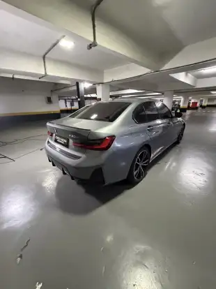 BMW-330e-2023