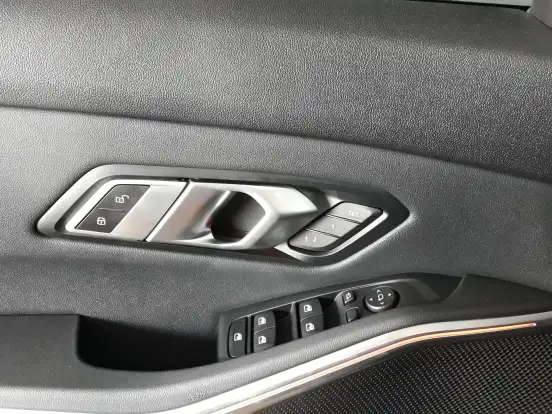 BMW-330i-2.0 16V TURBO GASOLINA SPORT AUTOMÁTICO BMW-330i-2019