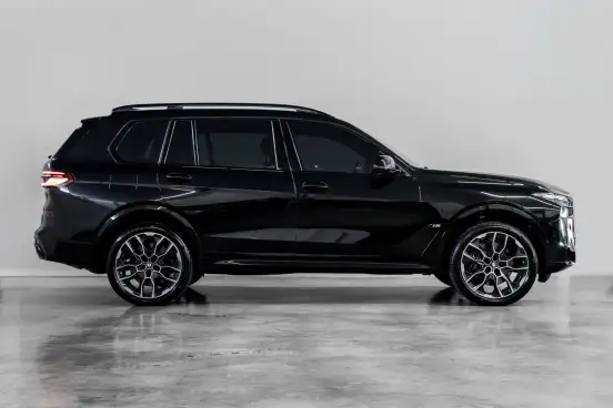 BMW-X7-2024
