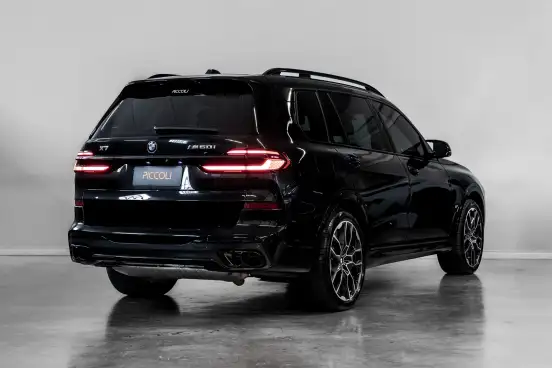 BMW-X7-2024