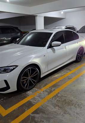 BMW-320i-2023