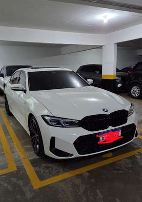 BMW-320i-2023