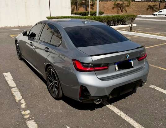 BMW-320i-2024