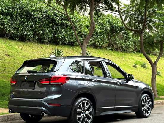 BMW-X1-2.0 16V TURBO ACTIVEFLEX SDRIVE20I X-LINE 4P AUTOMÁTICO BMW-X1-2022