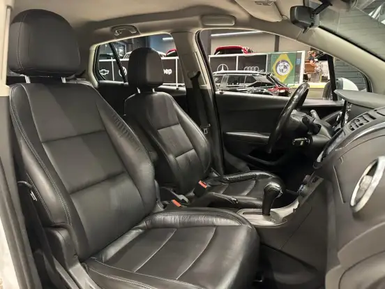 CHEVROLET-TRACKER-2015