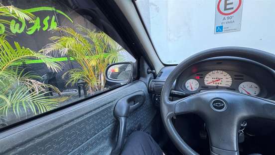 CHEVROLET-CORSA-2001