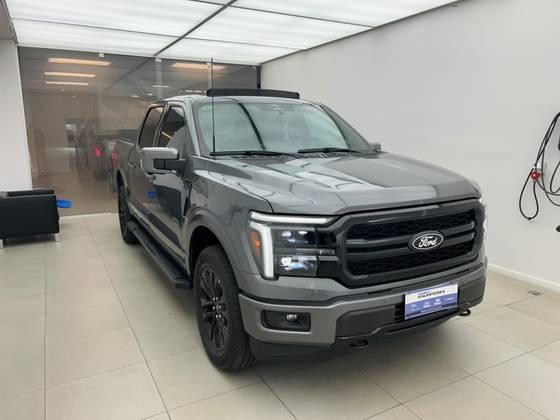 FORD F-150 5.0 V8 GASOLINA CD LARIAT BLACK FX4 AUTOMÁTICO