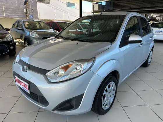 FORD FIESTA 1.6 ROCAM SEDAN 8V FLEX 4P MANUAL