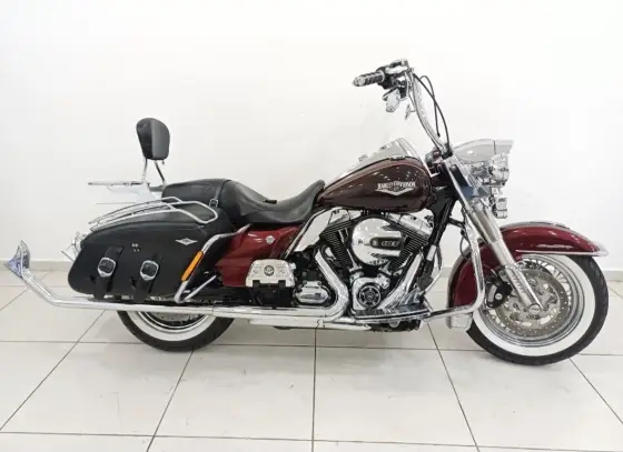 HARLEY-DAVIDSON ROAD KING CLASSIC 