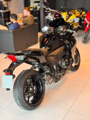 HONDA-VFR 1200F-2011