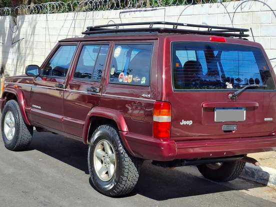 JEEP-CHEROKEE-4.0 SPORT 4X4 6I 12V GASOLINA 4P AUTOMÁTICO JEEP-CHEROKEE-2000