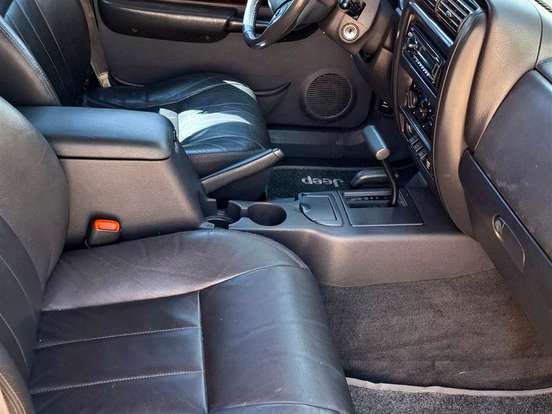 JEEP-CHEROKEE-4.0 SPORT 4X4 6I 12V GASOLINA 4P AUTOMÁTICO JEEP-CHEROKEE-2000