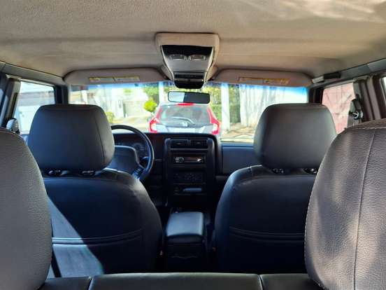 JEEP-CHEROKEE-4.0 SPORT 4X4 6I 12V GASOLINA 4P AUTOMÁTICO JEEP-CHEROKEE-2000