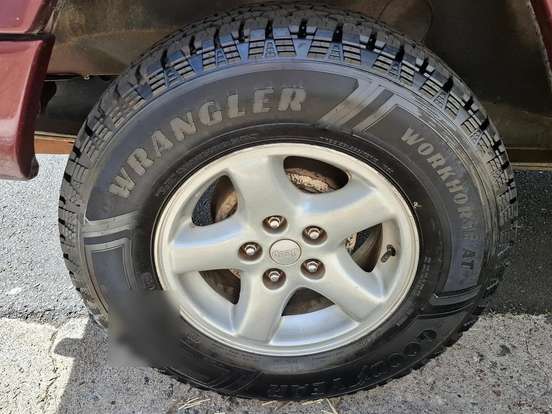 JEEP-CHEROKEE-4.0 SPORT 4X4 6I 12V GASOLINA 4P AUTOMÁTICO JEEP-CHEROKEE-2000