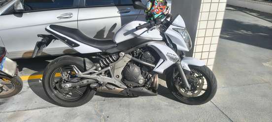 KAWASAKI-ER-6N-2010