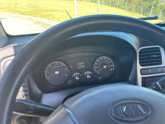 KIA-BONGO-2011