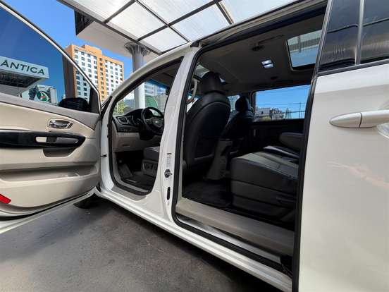 KIA-CARNIVAL-2017