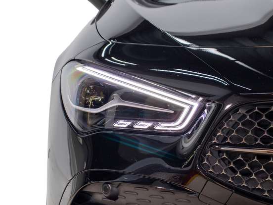 MERCEDES-BENZ-CLA 200-2025