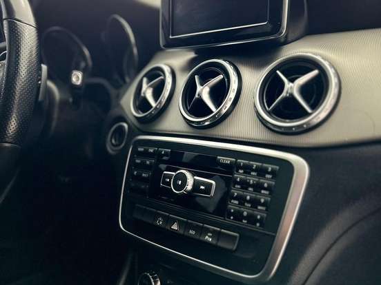 MERCEDES-BENZ-GLA 200-1.6 CGI VISION BLACK EDITION 16V TURBO FLEX 4P AUTOMÁTICO MERCEDES-BENZ-GLA 200-2015