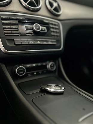 MERCEDES-BENZ-GLA 200-2015