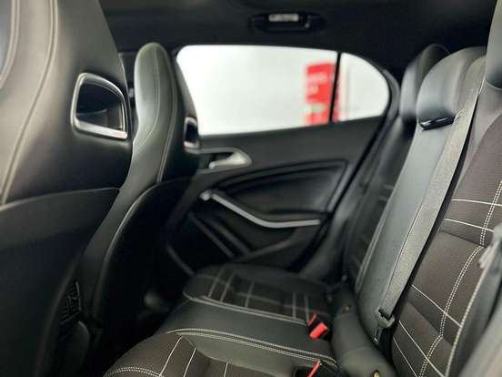 MERCEDES-BENZ-GLA 200-1.6 CGI VISION BLACK EDITION 16V TURBO FLEX 4P AUTOMÁTICO MERCEDES-BENZ-GLA 200-2015