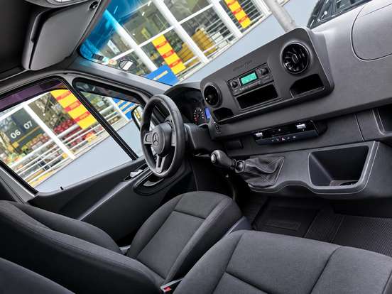 MERCEDES-BENZ-SPRINTER-2021