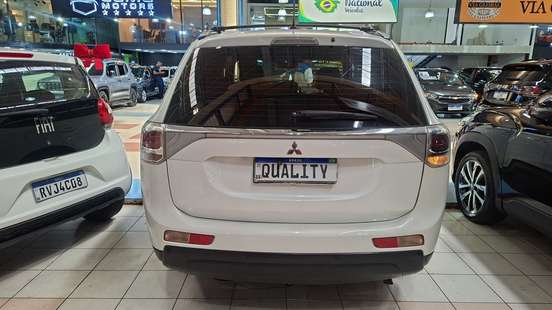 MITSUBISHI-OUTLANDER-2013