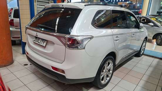 MITSUBISHI-OUTLANDER-2013