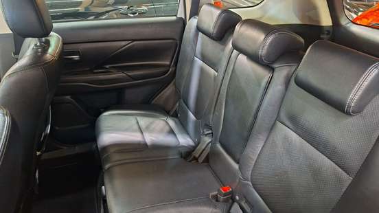 MITSUBISHI-OUTLANDER-2.0 16V GASOLINA 4P AUTOMÁTICO MITSUBISHI-OUTLANDER-2013