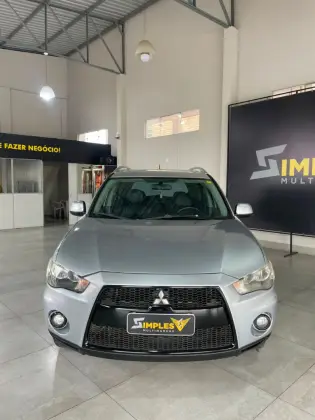 MITSUBISHI OUTLANDER 3.0 GT 4X4 V6 24V GASOLINA 4P AUTOMÁTICO MITSUBISHI OUTLANDER 3.0 GT 4X4 V6 24V GASOLINA 4P AUTOMÁTICO