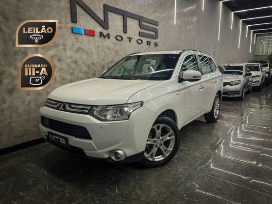 MITSUBISHI OUTLANDER 3.0 GT 4X4 V6 24V GASOLINA 4P AUTOMÁTICO