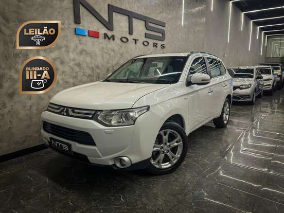 MITSUBISHI-OUTLANDER-3.0 GT 4X4 V6 24V GASOLINA 4P AUTOMÁTICO MITSUBISHI-OUTLANDER-2013