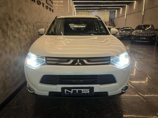 MITSUBISHI-OUTLANDER-2013