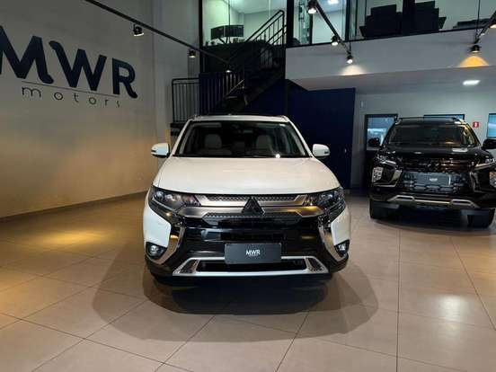 MITSUBISHI-OUTLANDER-2021