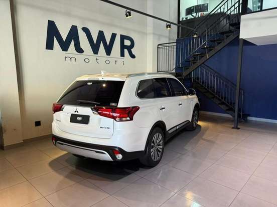 MITSUBISHI-OUTLANDER-3.0 MIVEC V6 GASOLINA HPE-S AWD AUTOMÁTICO MITSUBISHI-OUTLANDER-2021