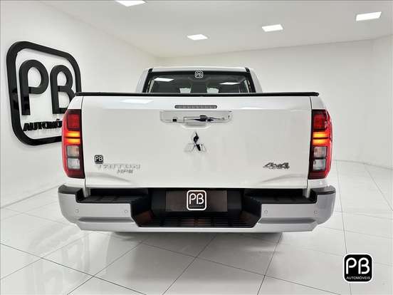 MITSUBISHI-TRITON-2.4 BITURBO DIESEL CD HPE 4X4 AUTOMÁTICO MITSUBISHI-TRITON-2025