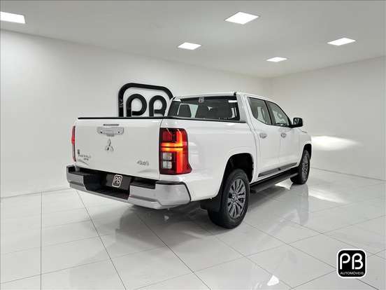 MITSUBISHI-TRITON-2.4 BITURBO DIESEL CD HPE 4X4 AUTOMÁTICO MITSUBISHI-TRITON-2025
