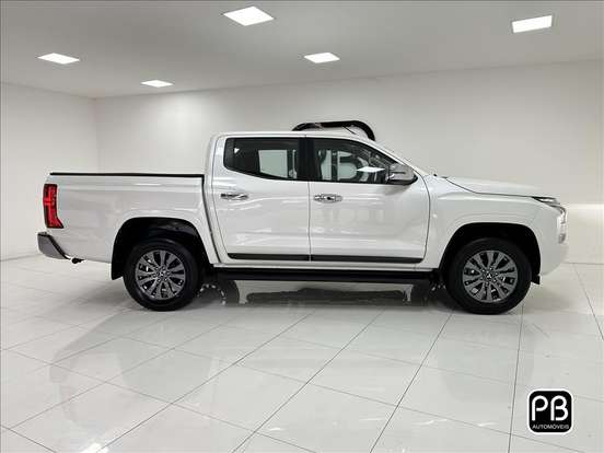 MITSUBISHI-TRITON-2.4 BITURBO DIESEL CD HPE 4X4 AUTOMÁTICO MITSUBISHI-TRITON-2025
