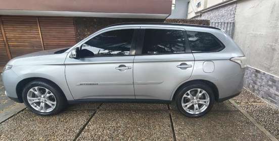 MITSUBISHI-OUTLANDER-2014