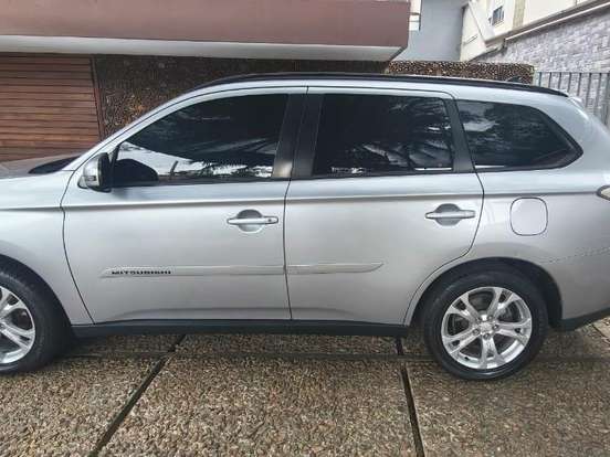 MITSUBISHI-OUTLANDER-2.0 16V GASOLINA 4P AUTOMÁTICO MITSUBISHI-OUTLANDER-2014