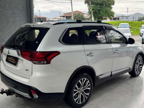 MITSUBISHI-OUTLANDER-3.0 GT 4X4 V6 24V GASOLINA 4P AUTOMÁTICO MITSUBISHI-OUTLANDER-2015