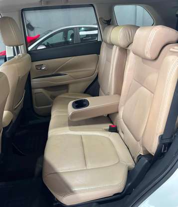 MITSUBISHI-OUTLANDER-2015