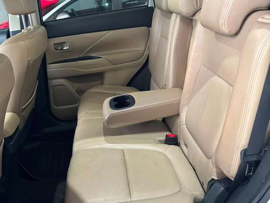 MITSUBISHI-OUTLANDER-3.0 GT 4X4 V6 24V GASOLINA 4P AUTOMÁTICO MITSUBISHI-OUTLANDER-2015