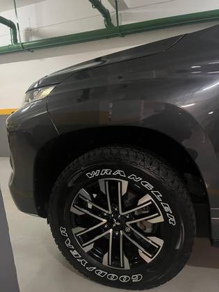MITSUBISHI PAJERO SPORT 2.4 16V MIVEC TURBO DIESEL HPE AWD AUTOMÁTICO