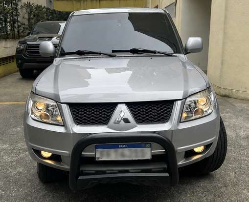 MITSUBISHI-PAJERO TR4-2013