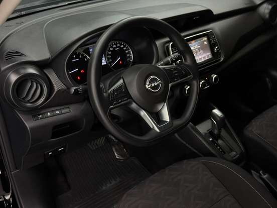 NISSAN-KICKS PLAY-2025