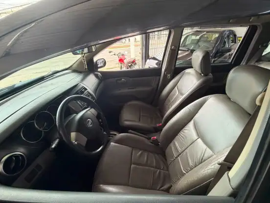 NISSAN-LIVINA-1.8 SL 16V FLEX 4P AUTOMÁTICO NISSAN-LIVINA-2010