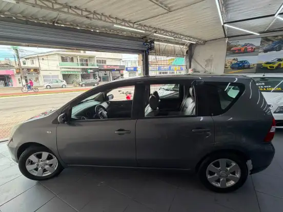 NISSAN-LIVINA-1.8 SL 16V FLEX 4P AUTOMÁTICO NISSAN-LIVINA-2010