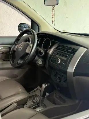 NISSAN-LIVINA-2010