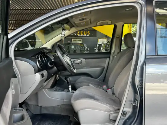 NISSAN-LIVINA-1.8 SL 16V FLEX 4P AUTOMÁTICO NISSAN-LIVINA-2010